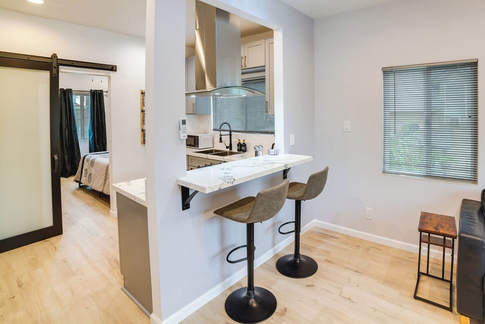 Dining Bar | Dishware/Flatware