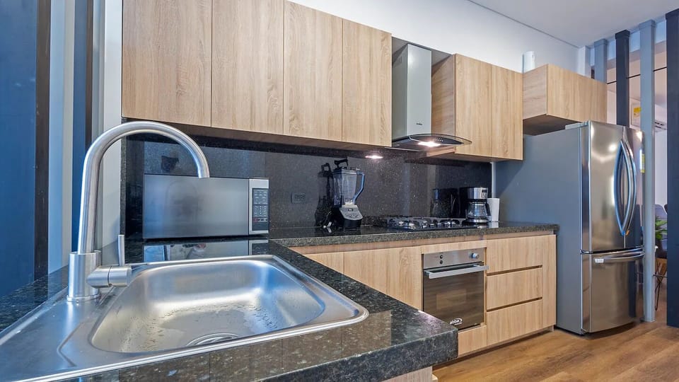 Luxury Loft, Multiple Bedrooms, Partial Ocean View | Private kitchen