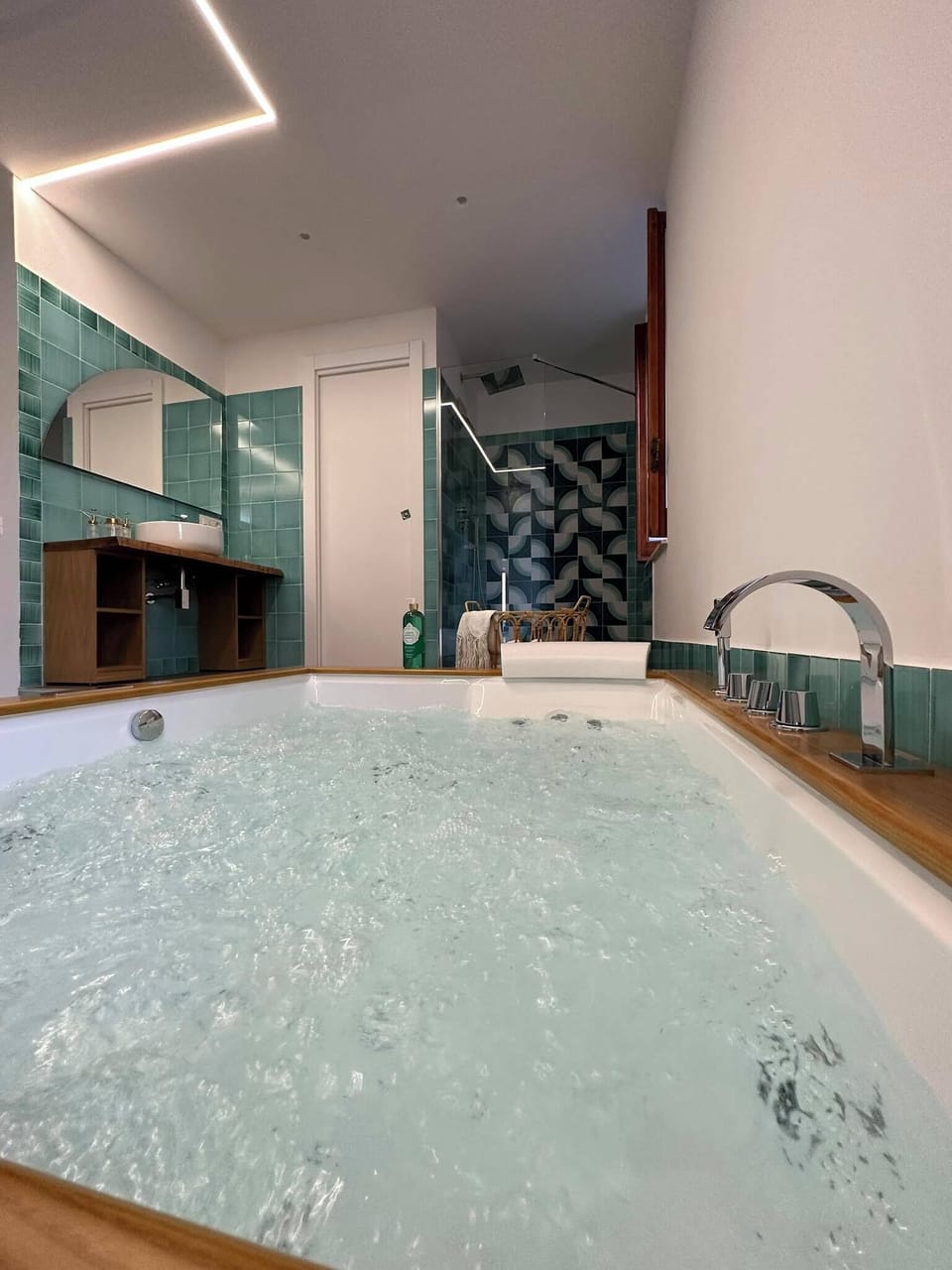 Double Room, Ensuite, Mountain View (Verde) | Bathroom | Free toiletries, hair dryer, bidet, towels