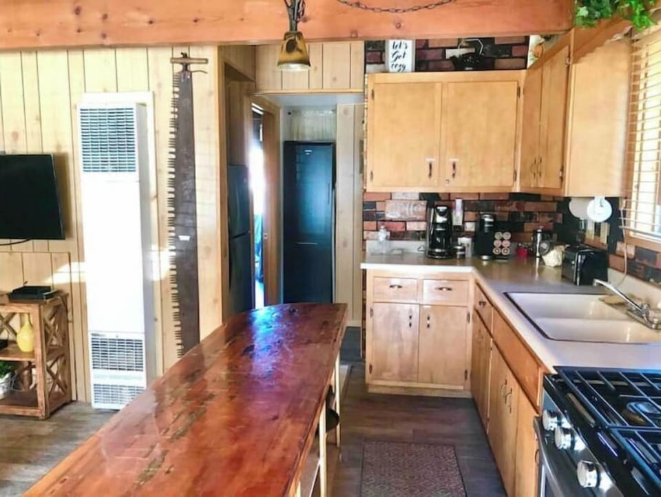 Fully stocked kitchen for cooking. 