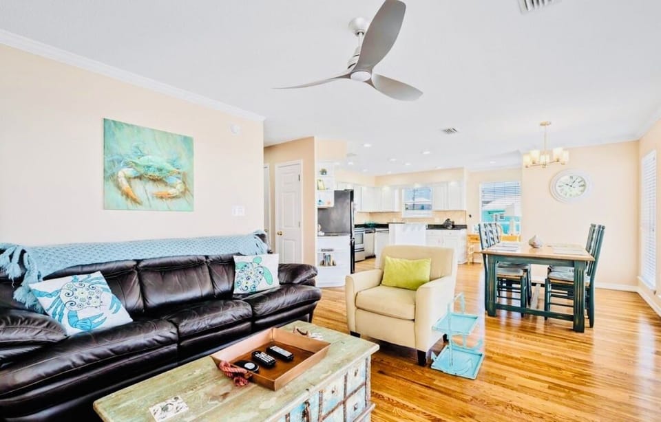 Second level living room.