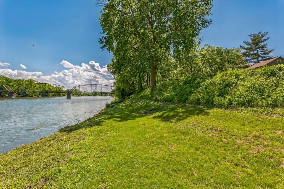 200 ft of private riverfront