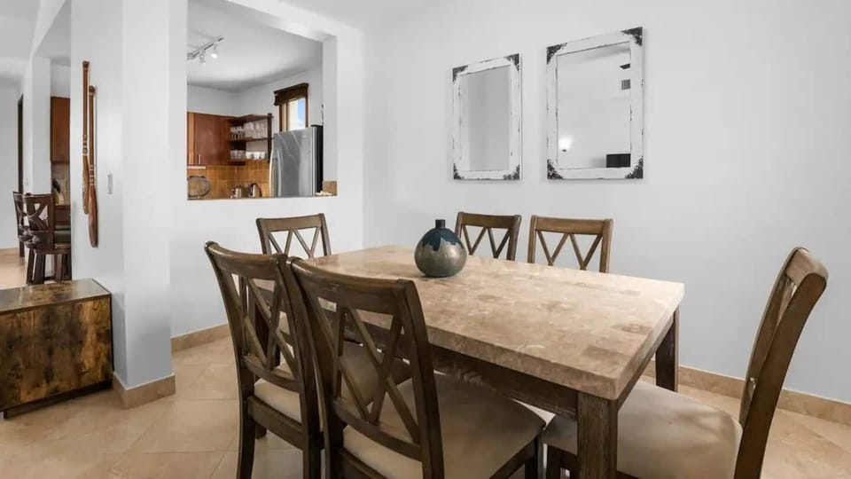 The dining space features seating for 6 guests.