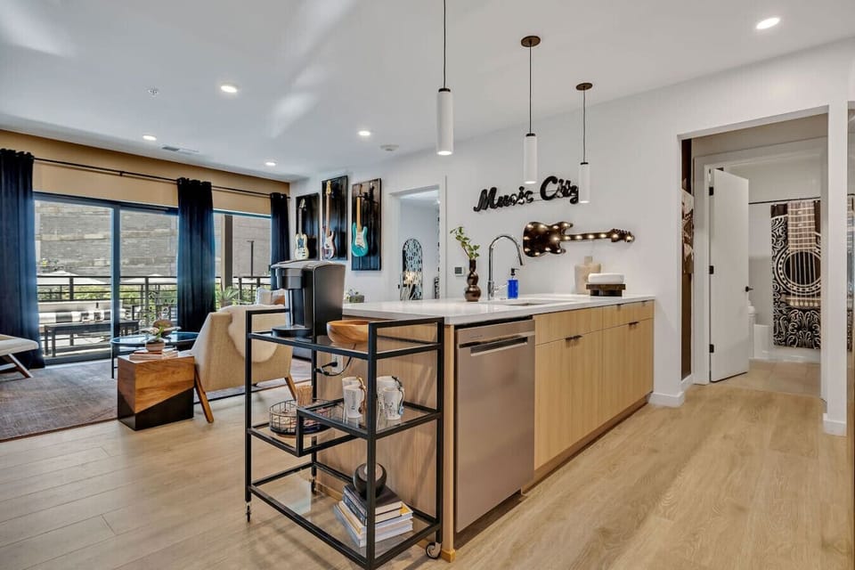 Fully equipped kitchen with 4 person seating, Keurig coffee maker with coffee provided, and everything you`d need to make a home cooked meal