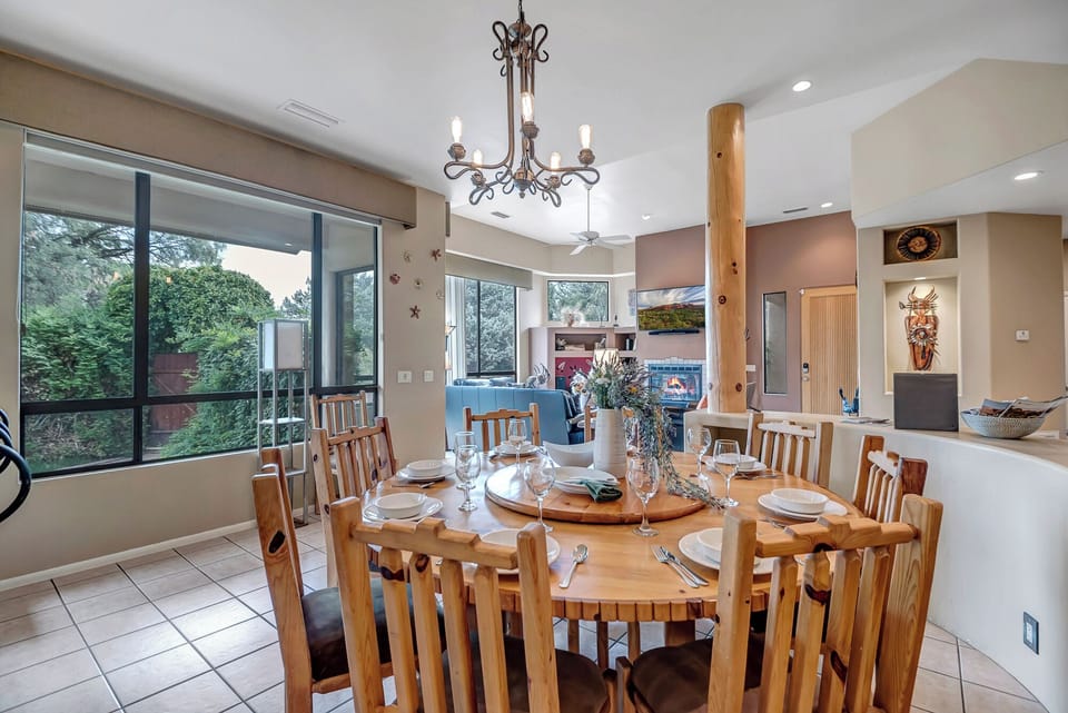 Open Floor Plan with Southwestern Flair!