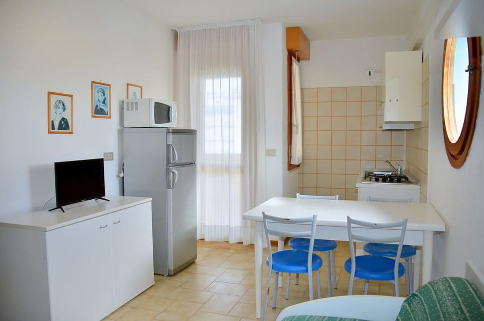 Apartment, 2 Bedrooms, Balcony, Ocean View | Interior