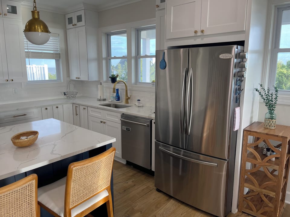 Open Concept Kitchen w/ Full size frig, Bosch dishwasher, deep sink & lrg island