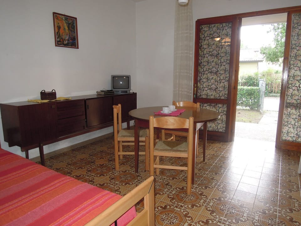 Apartment, 2 Bedrooms, Patio, Garden View | Living room