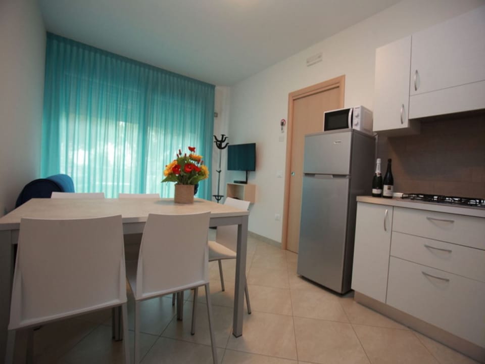 Apartment, 2 Bedrooms, Balcony | Dining room