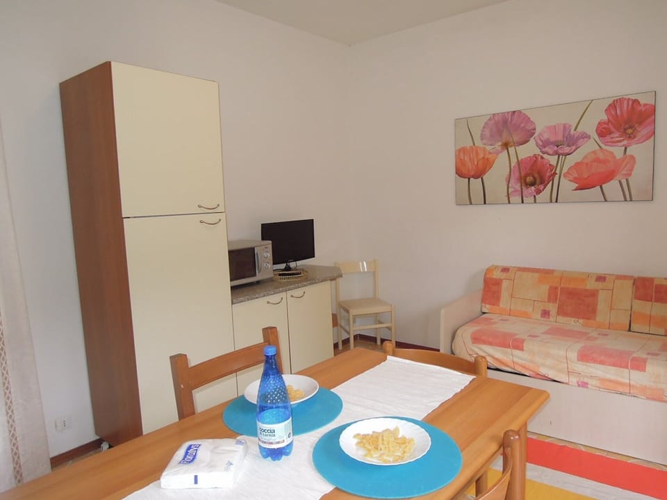 Apartment, 2 Bedrooms, Patio, Garden View | Interior