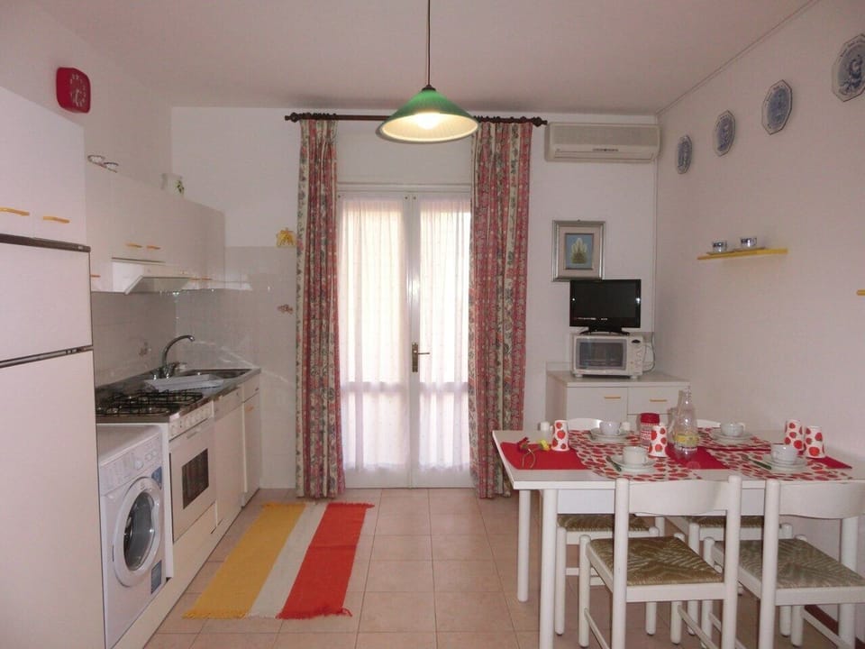 Apartment, 2 Bedrooms, Balcony, City View | Living room