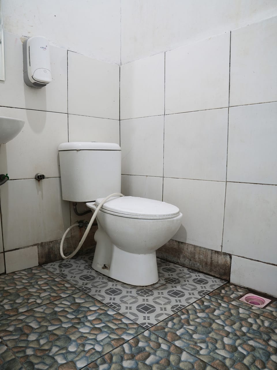Standard Double Room | Bathroom | Shower, towels, toilet paper