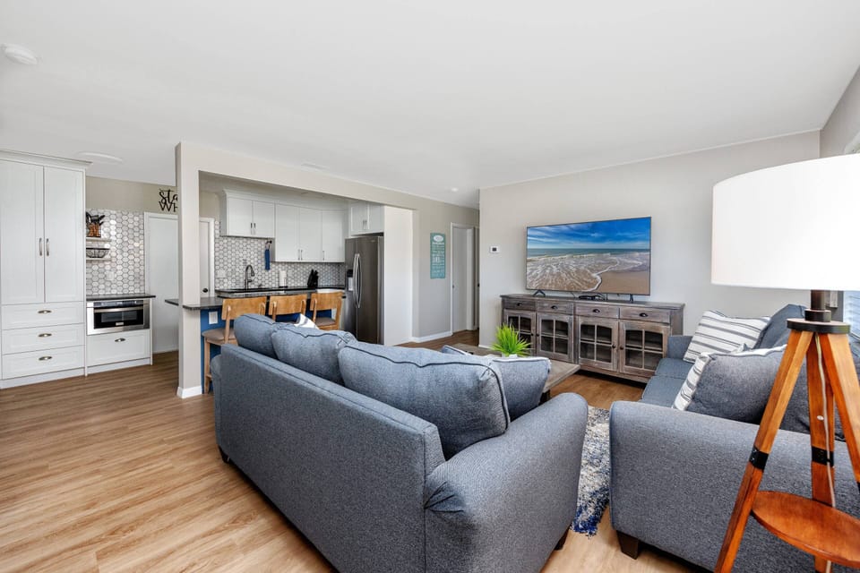 Open Floor Plan - Perfect for Gathering and Entertaining!