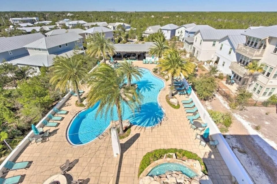Lagoon Style Community Pool