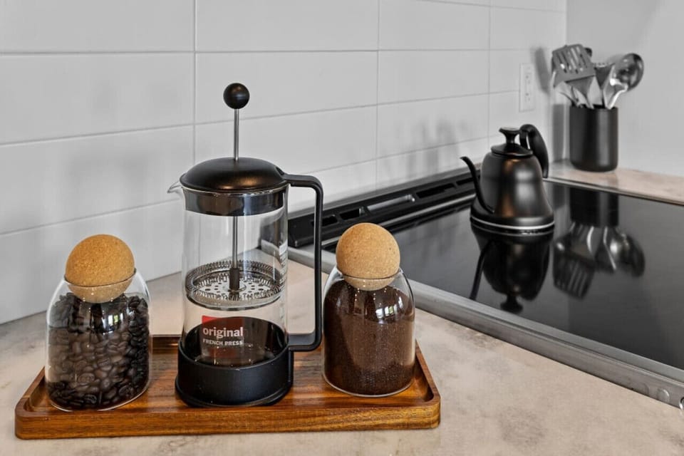 Coffee station with beans, grinder, drip & Keurig