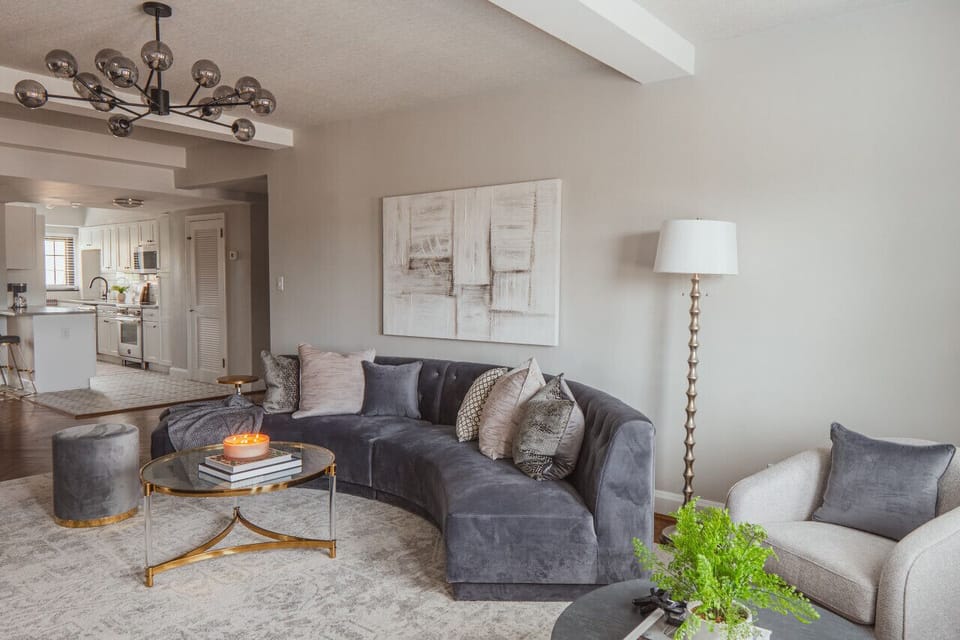 Living Room w/ Smart TV