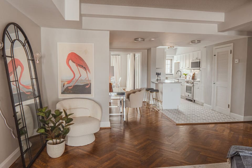 Living Room w/ Smart TV