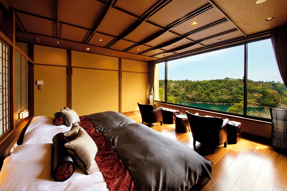 Junior Suite | In-room safe, iron/ironing board, free WiFi, bed sheets