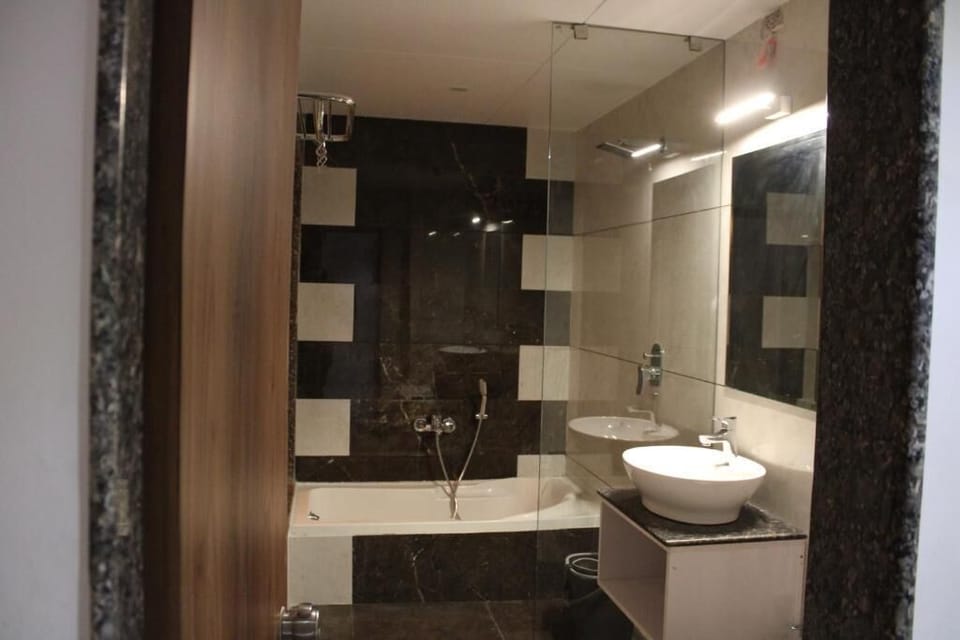 Separate tub and shower, rainfall showerhead, free toiletries