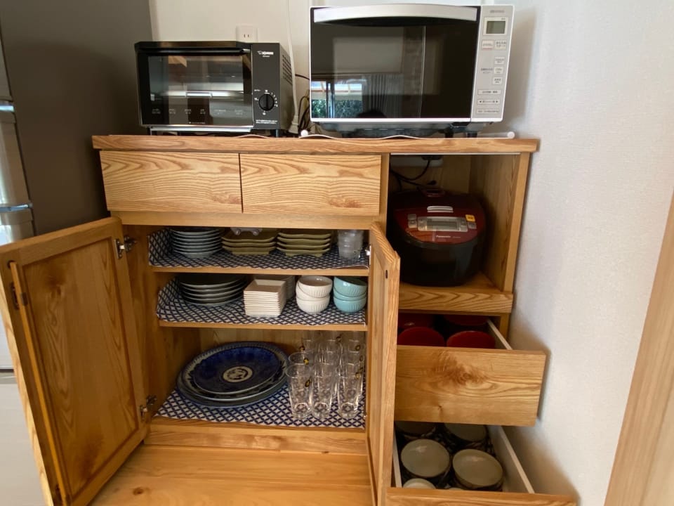 Cottage | Private kitchen | Full-size fridge, microwave, stovetop, electric kettle
