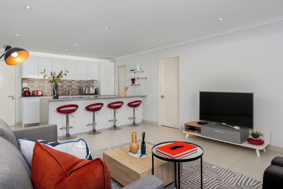 Comfort Apartment | Living area | 40-inch flat-screen TV with satellite channels, Netflix