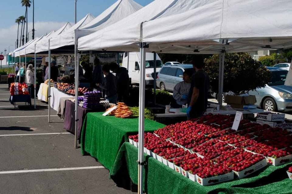 Nearby harbor, Farmers Market, shopping and dining