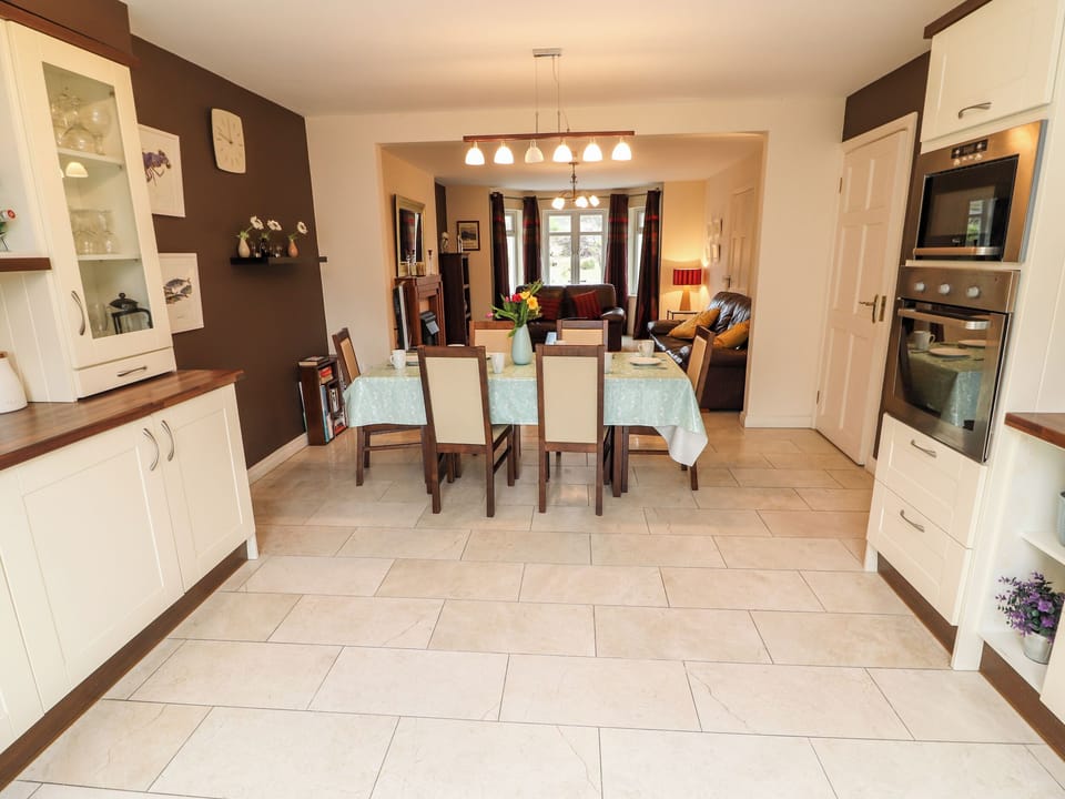 Fridge, dishwasher, cookware/dishes/utensils