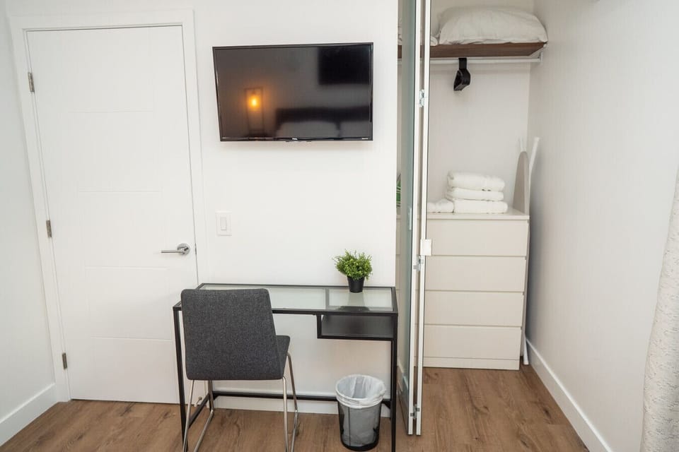 DESK & CHAIR