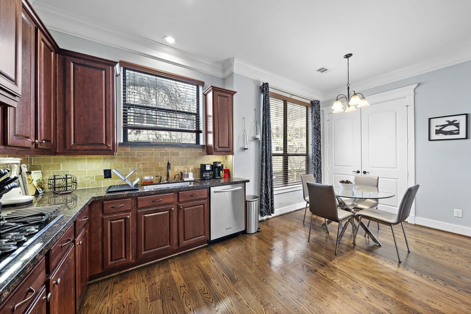 Fully equipped kitchen with high quality granite countertops. 