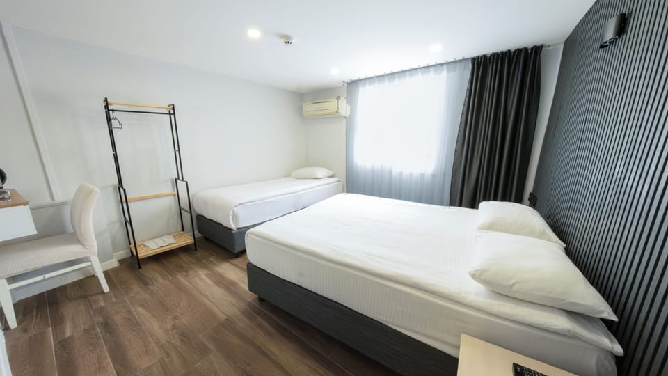 Basic Triple Room | Premium bedding, minibar, blackout drapes, soundproofing