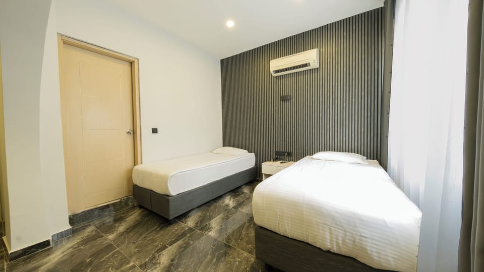 Premium bedding, minibar, blackout drapes, soundproofing