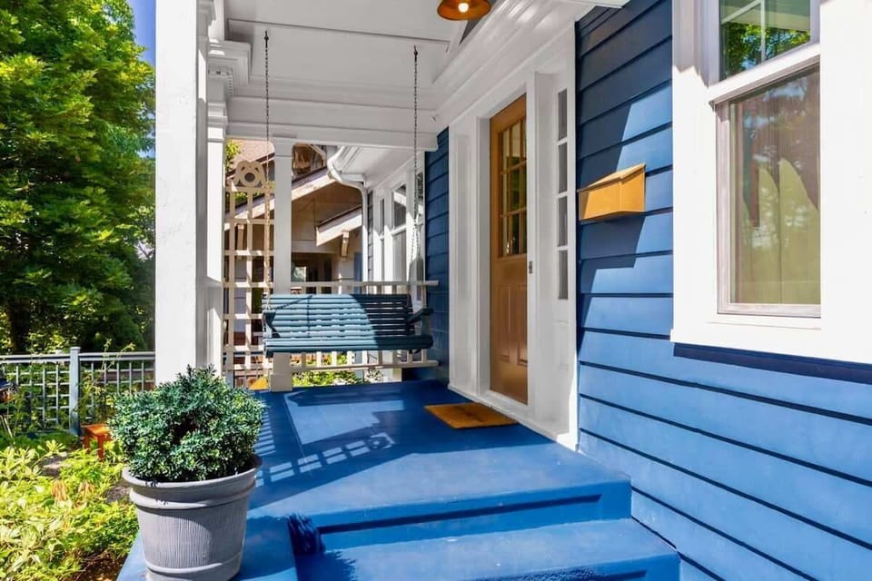 Here is a cute swing chair in the front door porch