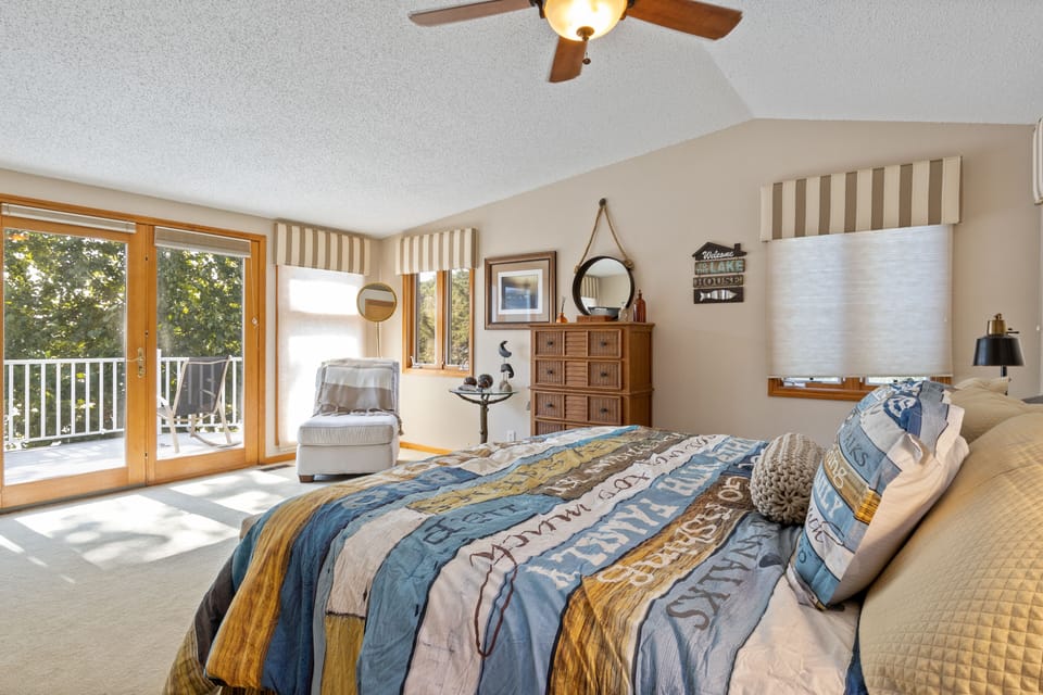 Huge Space, Deck Access, and King Bed to Relax