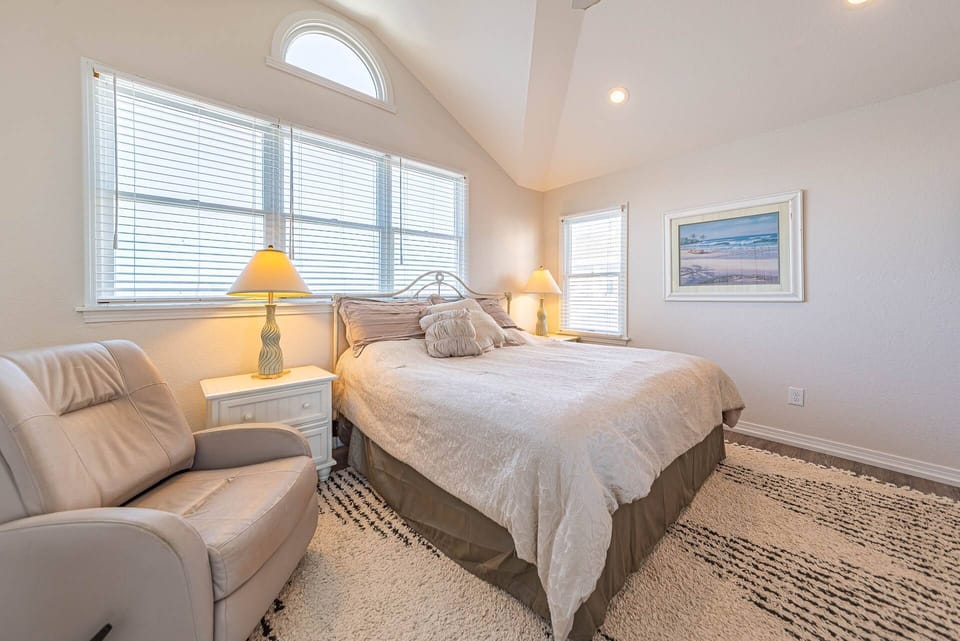 Upper Level En-Suite