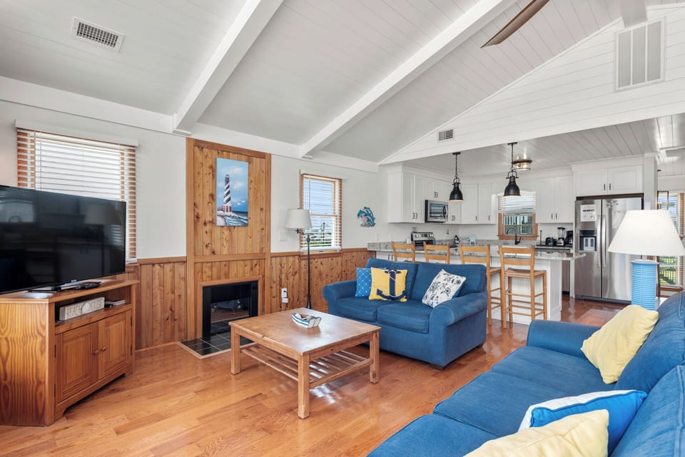 HIRO01: In Due Tide | Top Level Living Area