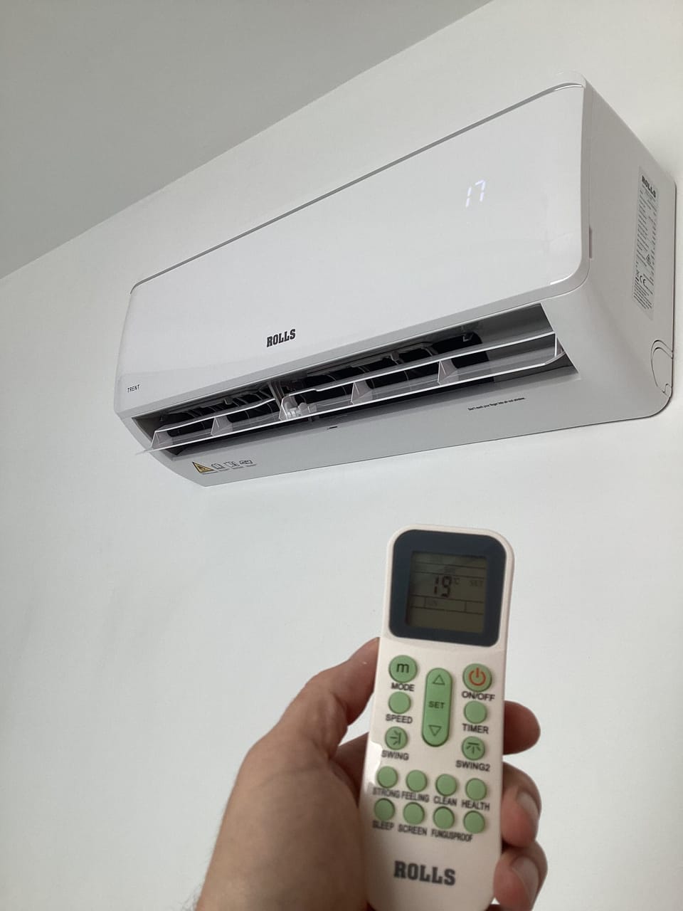 bedroom full air con can also control with phone