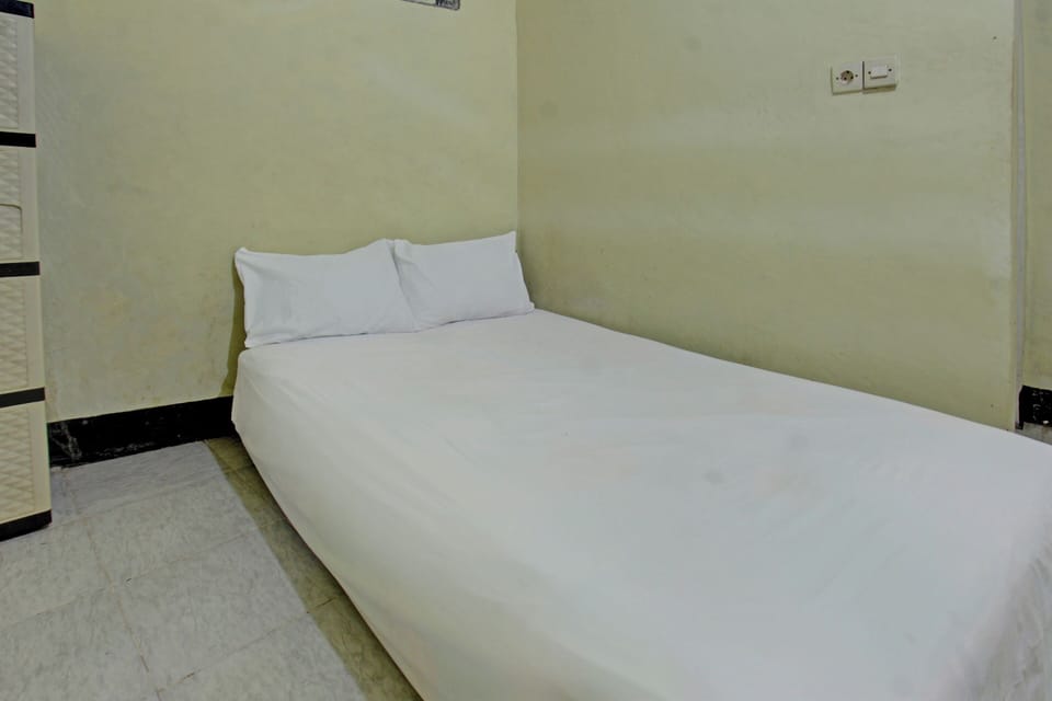 Economy Double Room | Bed sheets