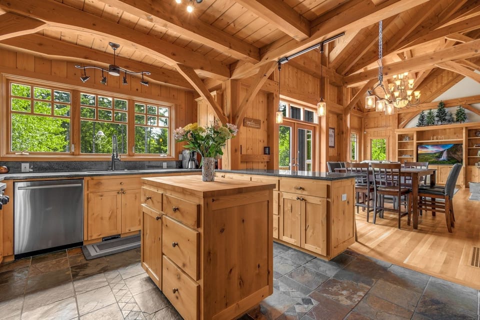 House, 3 Bedrooms | Private kitchen | Fridge, oven, coffee/tea maker, toaster