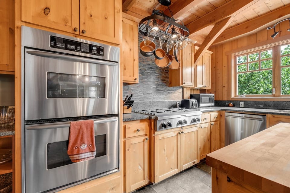 House, 3 Bedrooms | Private kitchen | Fridge, oven, coffee/tea maker, toaster