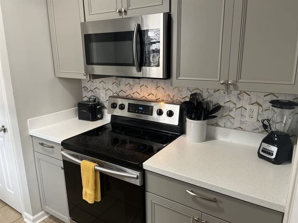Kitchen w/stainless steel appliances