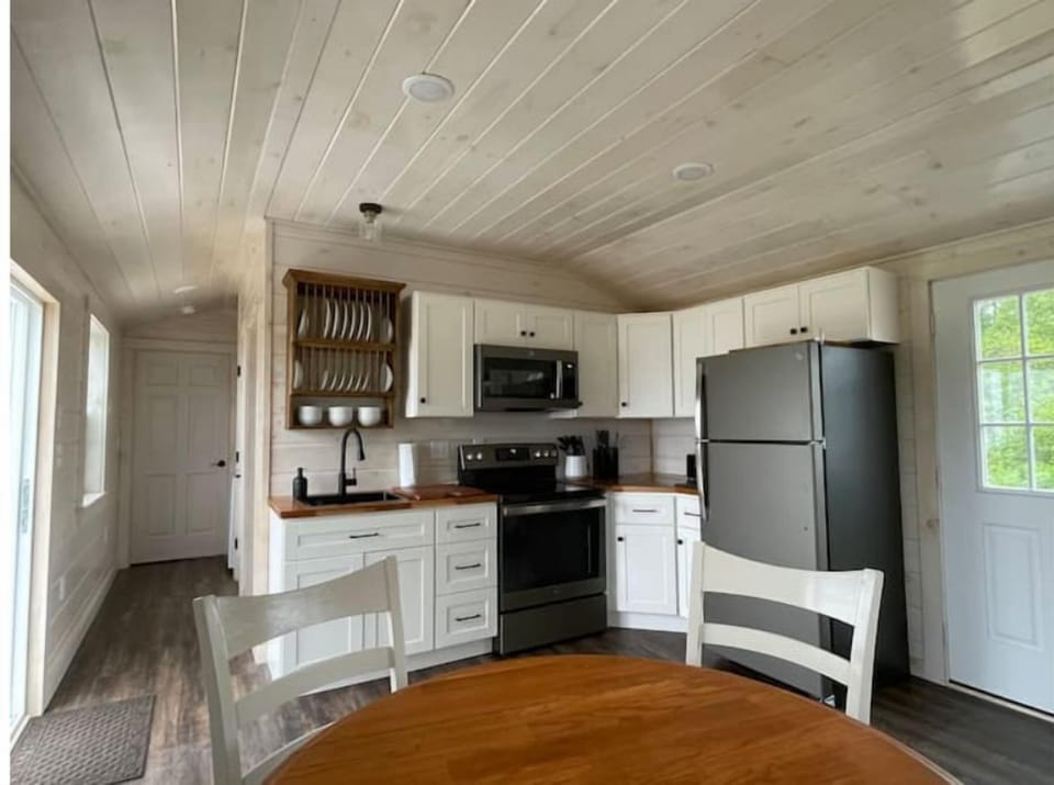Well equipped kitchen