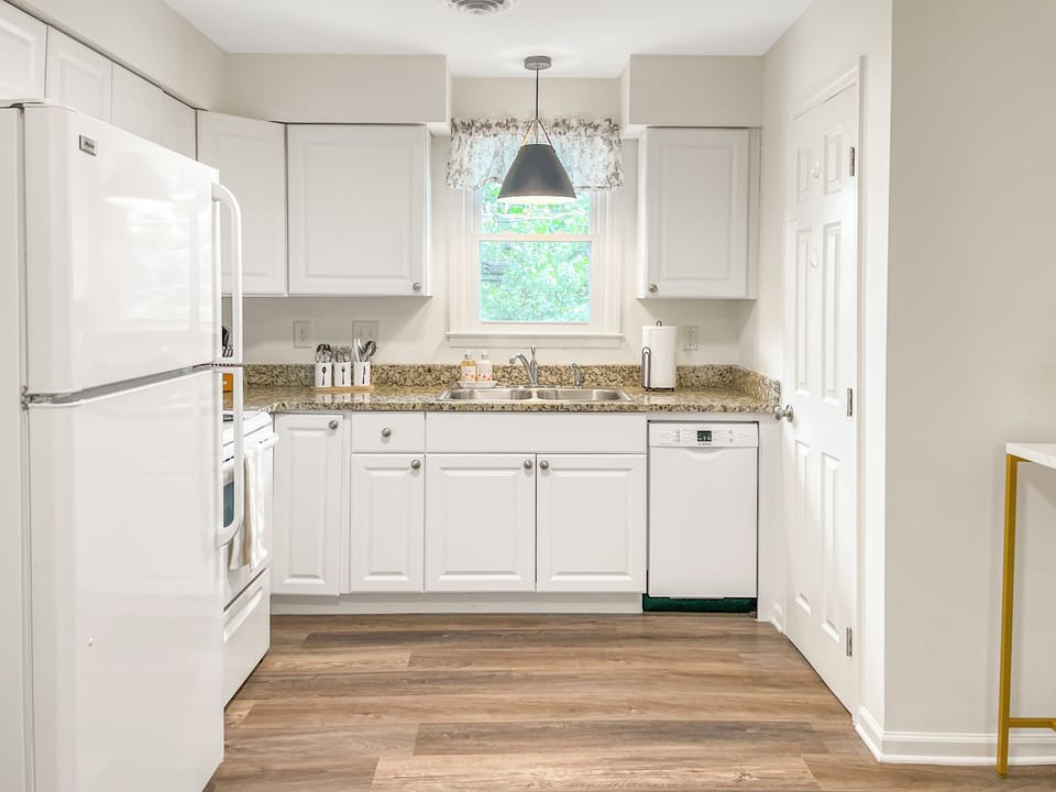 Fully equipped full sized kitchen.