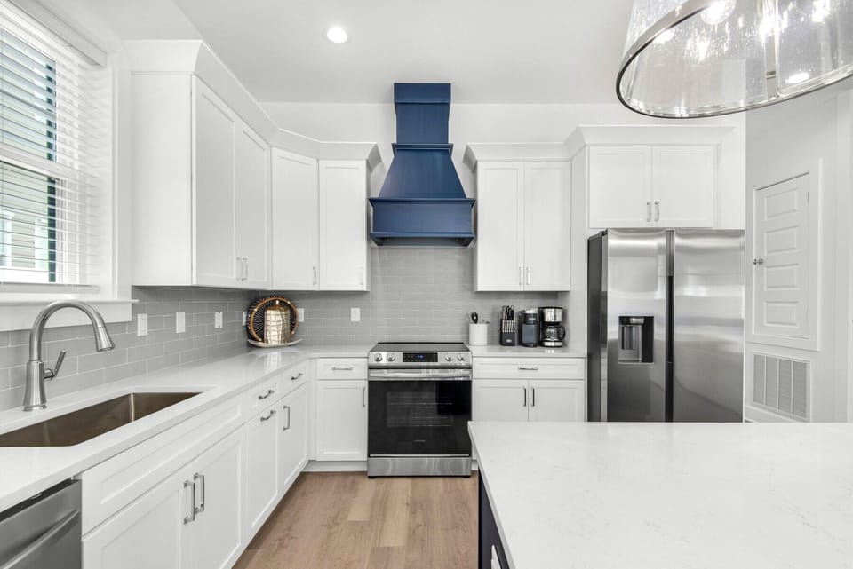 Create your culinary masterpieces in Vista's fully stocked kitchen