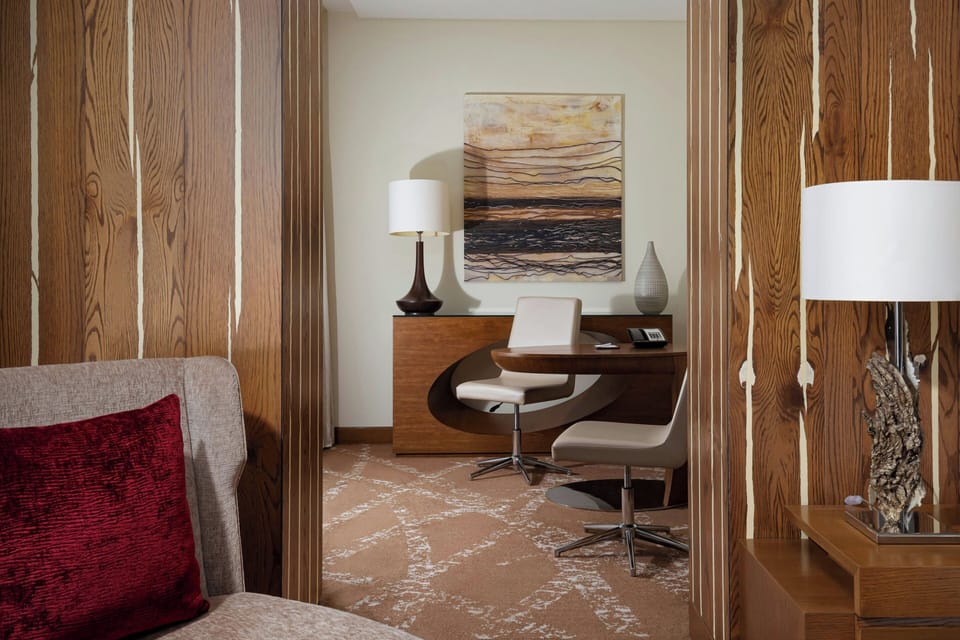 Executive Suite, 1 King Bed, Balcony (View) | Hypo-allergenic bedding available, minibar, in-room safe, desk