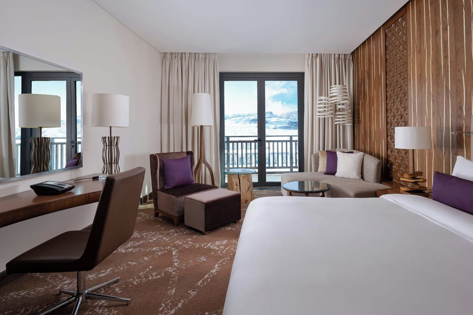 Deluxe Room, 1 King Bed, Balcony (View) | Hypo-allergenic bedding available, minibar, in-room safe, desk