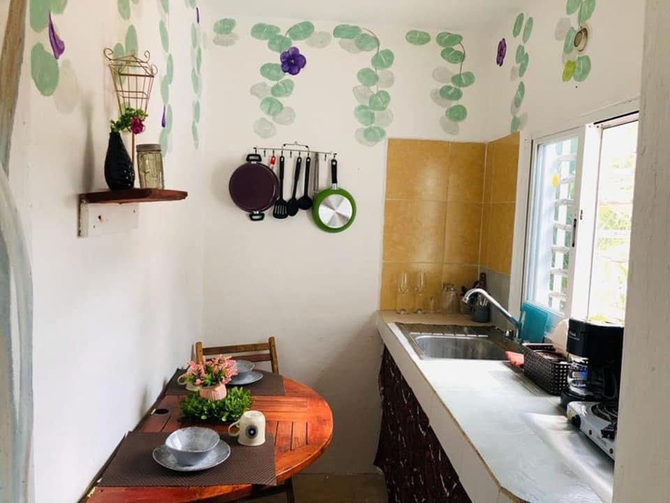 Standard Cabin | Private kitchen | Full-size fridge, cookware/dishes/utensils