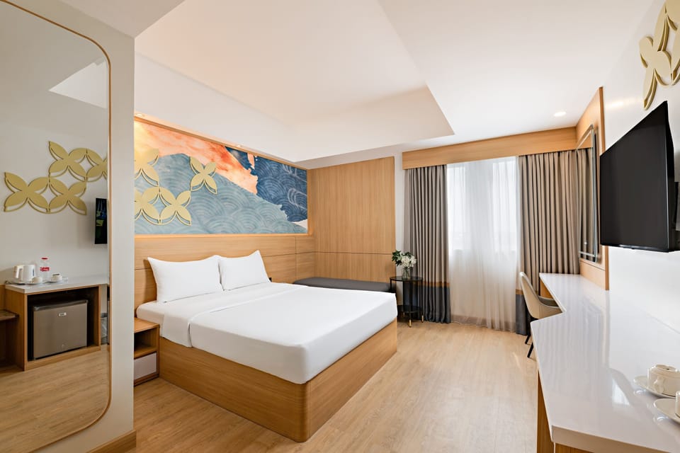 Deluxe Double Room, 1 Queen Bed | In-room safe, desk, soundproofing, WiFi (free)