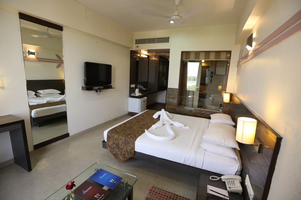 Deluxe Room, 1 Bedroom | Premium bedding, down comforters, minibar, in-room safe