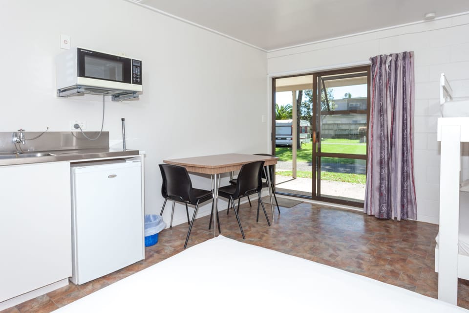 Cabin (Kitchen) (No bedding linen)  | In-room dining