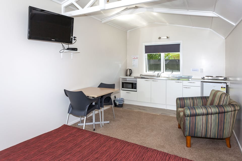 Studio (linen Included) | In-room dining